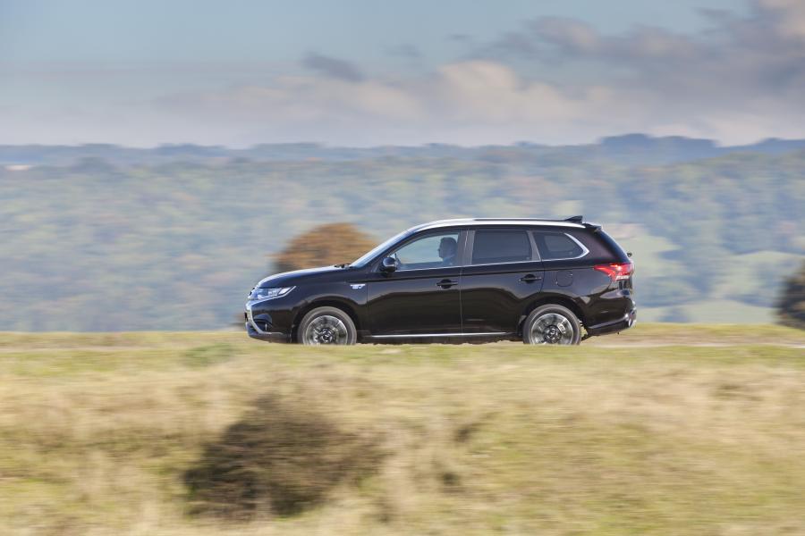  Mitsubishi Outlander PHEV Juro 2016 года  (UK) (фото 6 из 46)